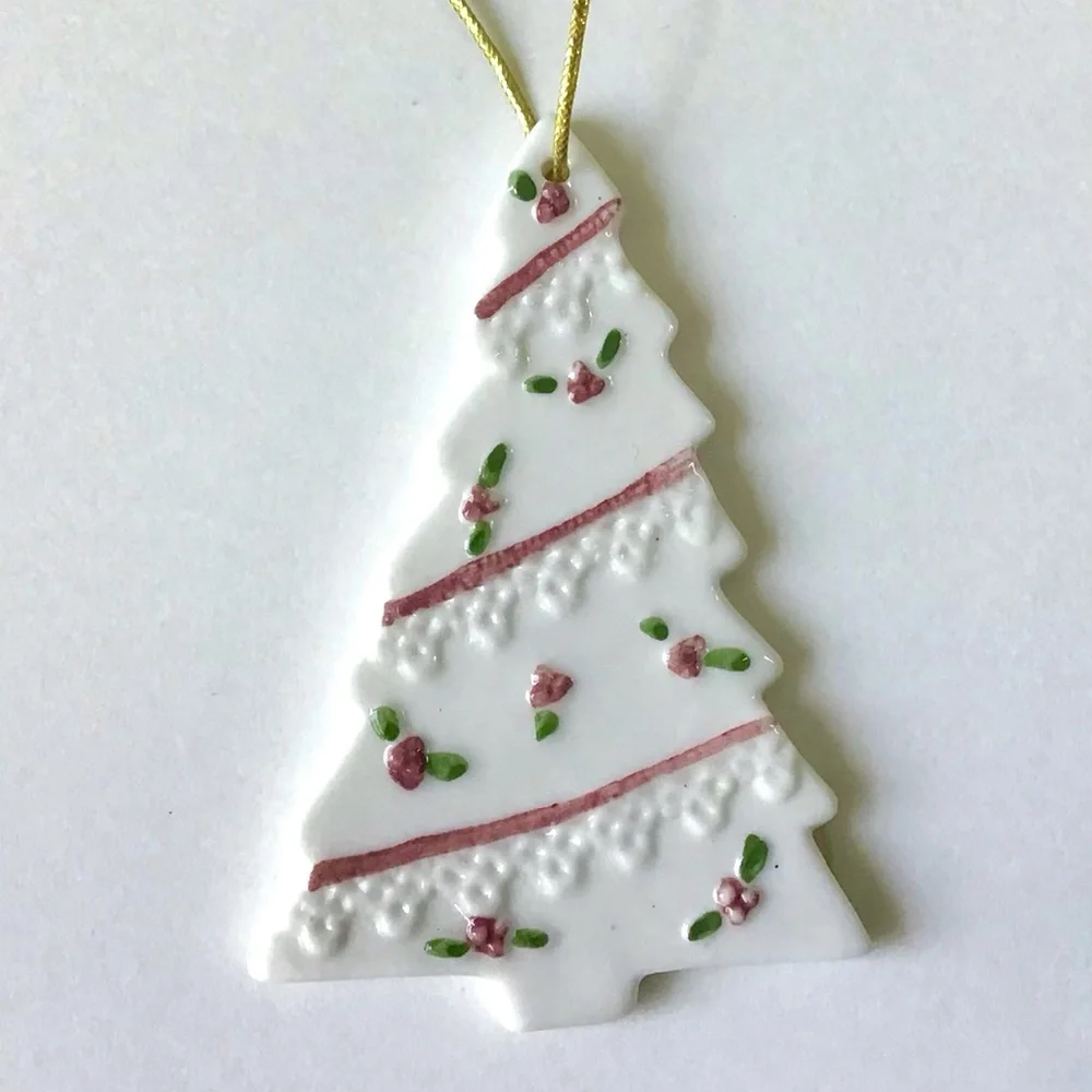 The Homemakers Idea Company christmas tree